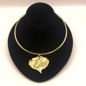 Brilho Steel Torque with Gold-Tone Leaf Pendant Necklace